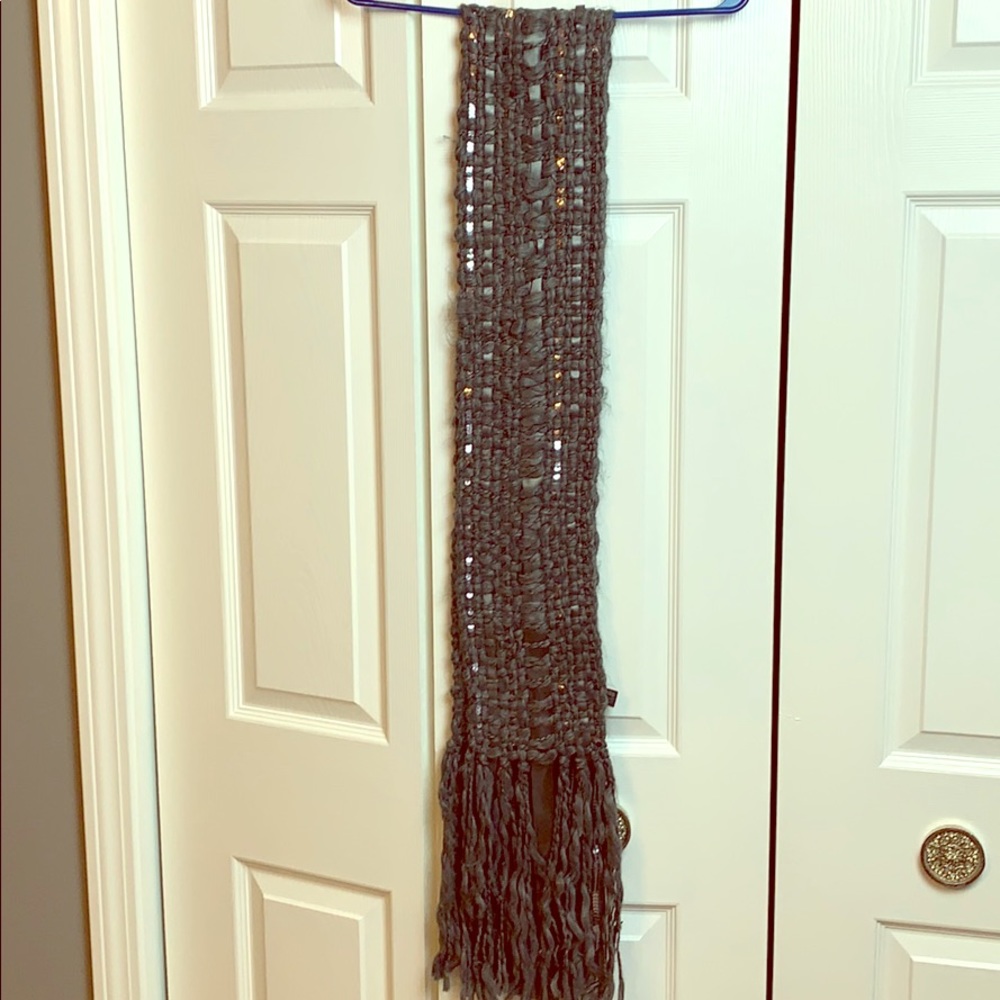 Knitted scarf